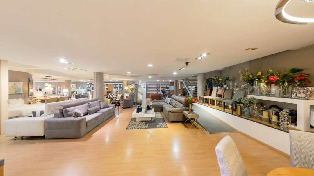 Tienda de Muebles en Barcelona, mobiliario a medida y diseño - Temas Mobiliario exposicion de tienda de muebles en Barcelona con sofás y muebles de calidad
